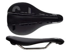 Fabric Line-S Vlak Racezadel - Zwart Team Editie